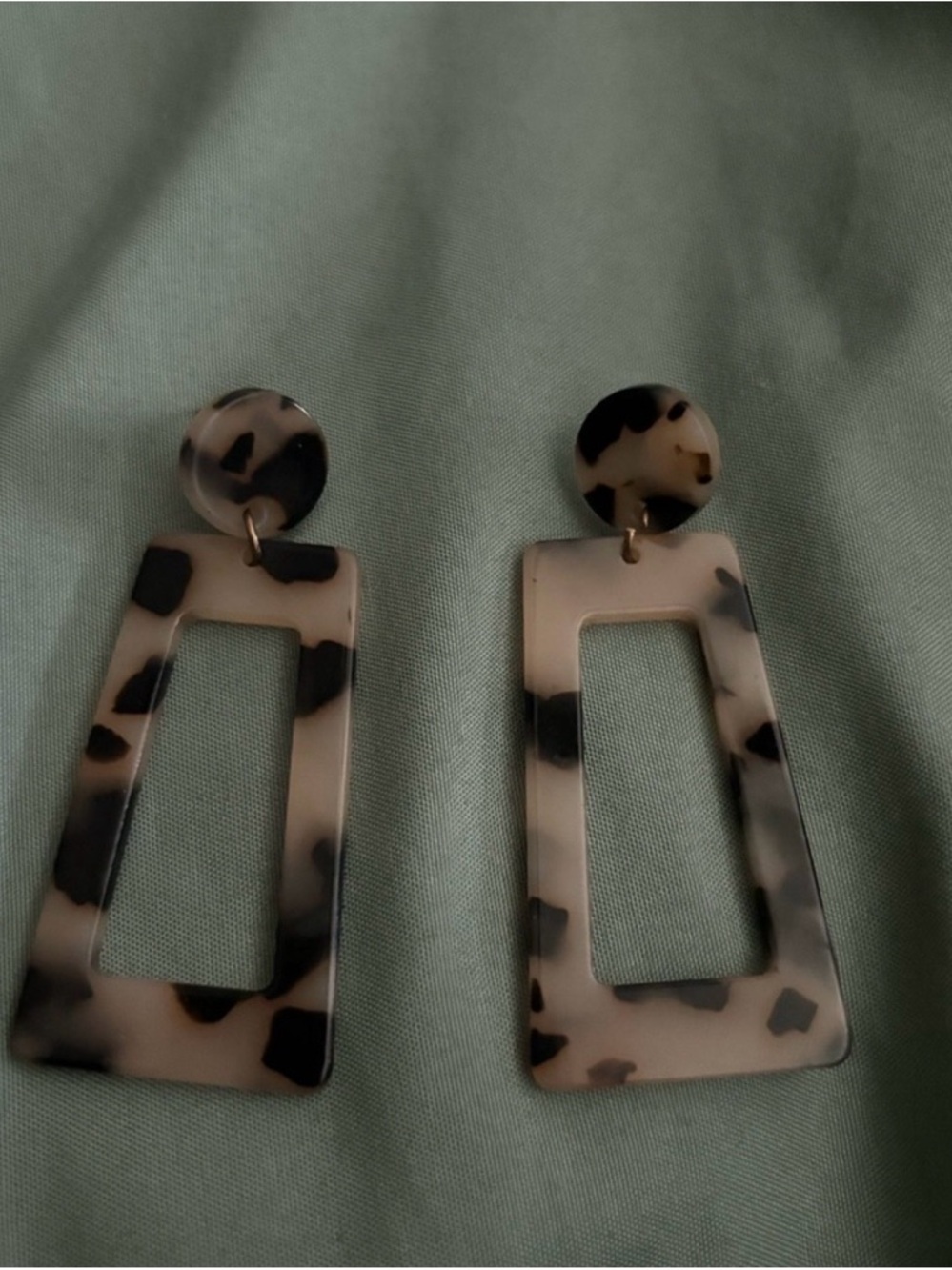 Tortoiseshell Geometric Drop Earrings - Beige & Black
